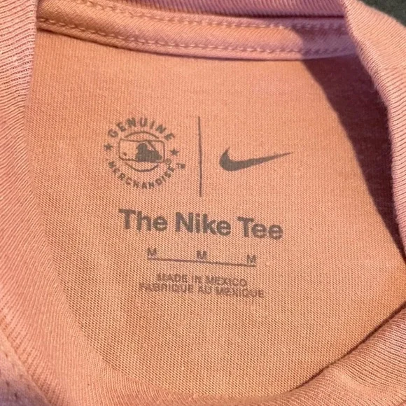 Nike Swoosh Philadelphia Phillies Baseball Boxy Pink T-Shirt Tee Women's Medium - Picture 3 of 11